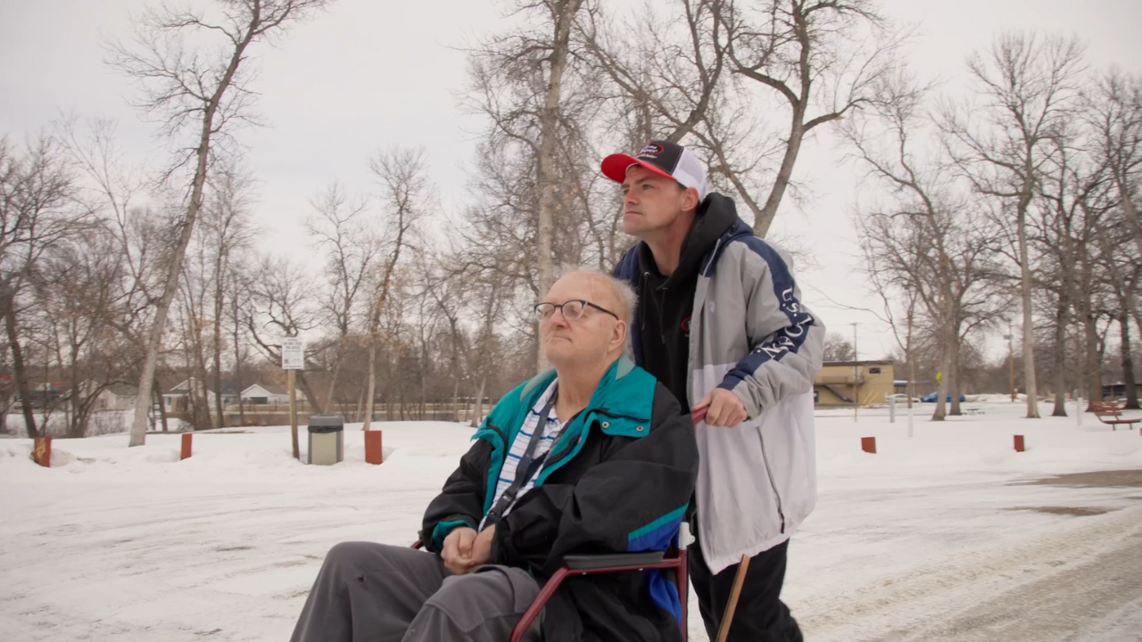 Choosing Between an Independent Caregiver and a Home Care Agency